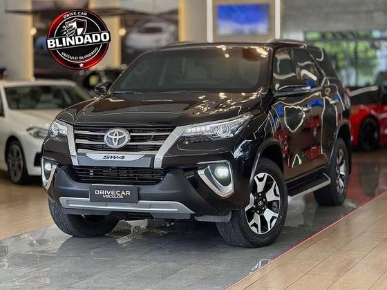 TOYOTA HILUX SW4 2.8 SRX DIAMOND 4X4 7 LUGARES 16V TURBO INTERCOOLER DIESEL 4P AUTOMÁTICO TOYOTA HILUX SW4 2.8 SRX DIAMOND 4X4 7 LUGARES 16V TURBO INTERCOOLER DIESEL 4P AUTOMÁTICO